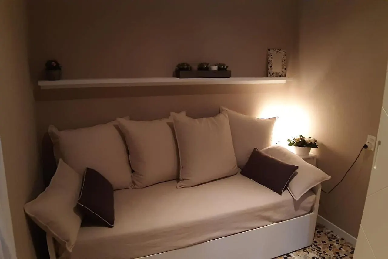 Villa Sul Lago Con Pontile Privato A Brenzone Sul Garda - Unique And Exclusive Ferienhaus